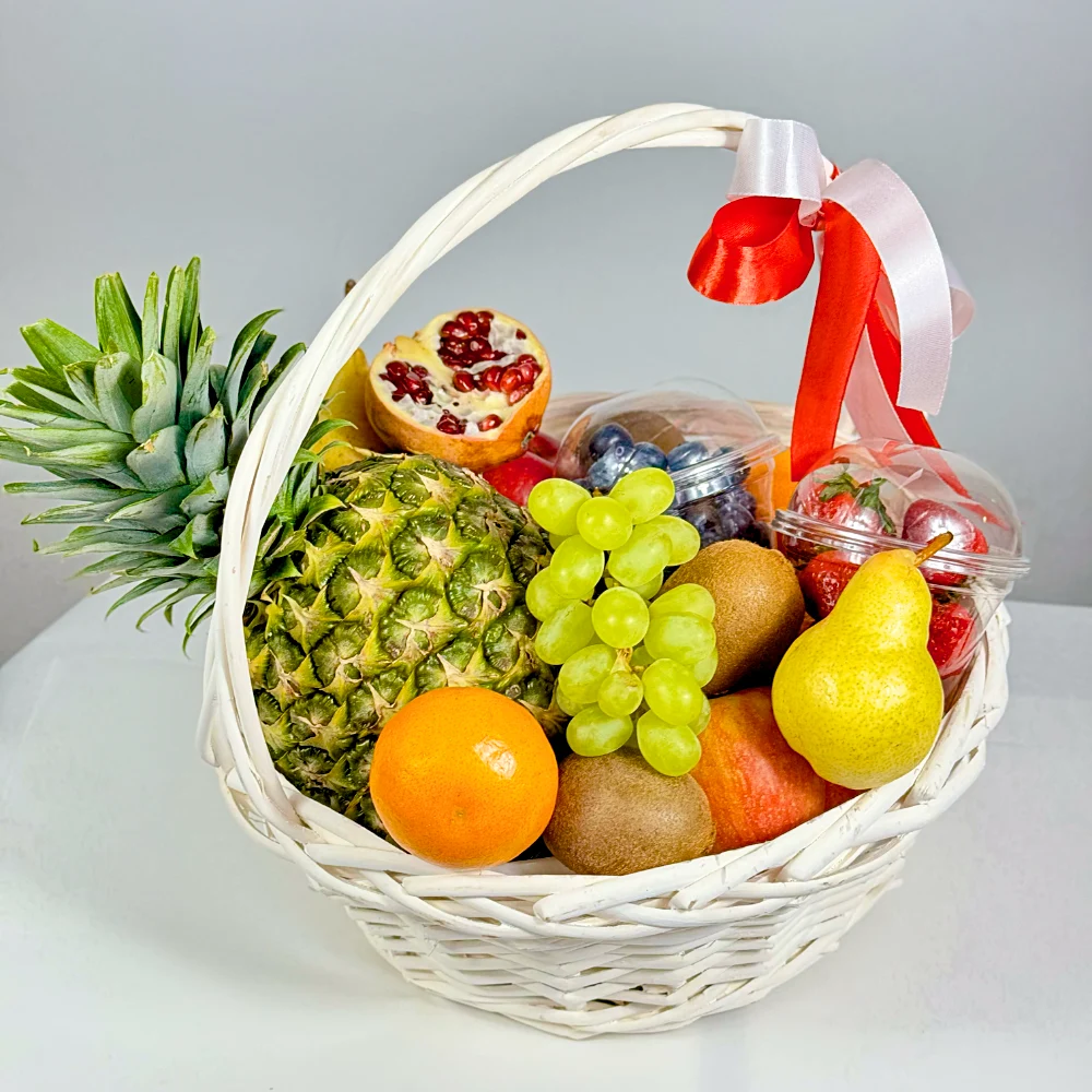 Подарочная корзина с фруктами