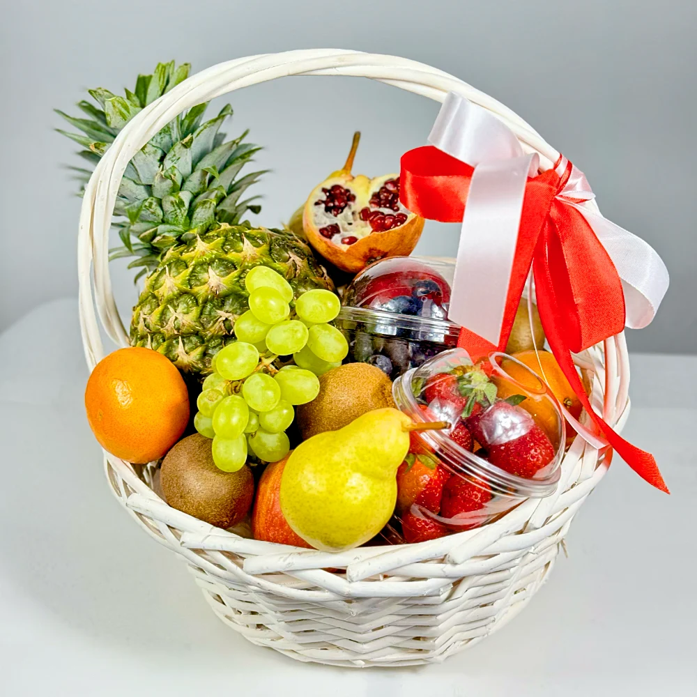 Подарочная корзина с фруктами