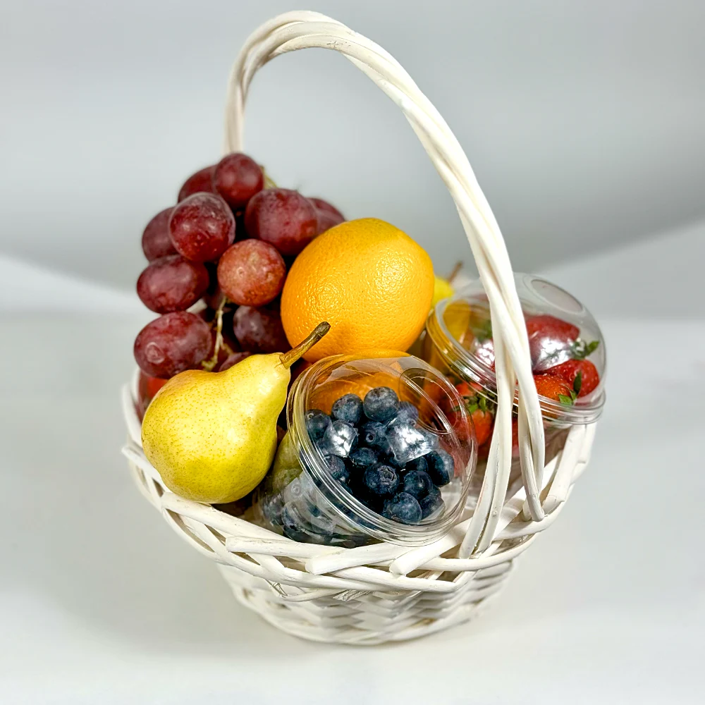 Подарочная корзина с фруктами